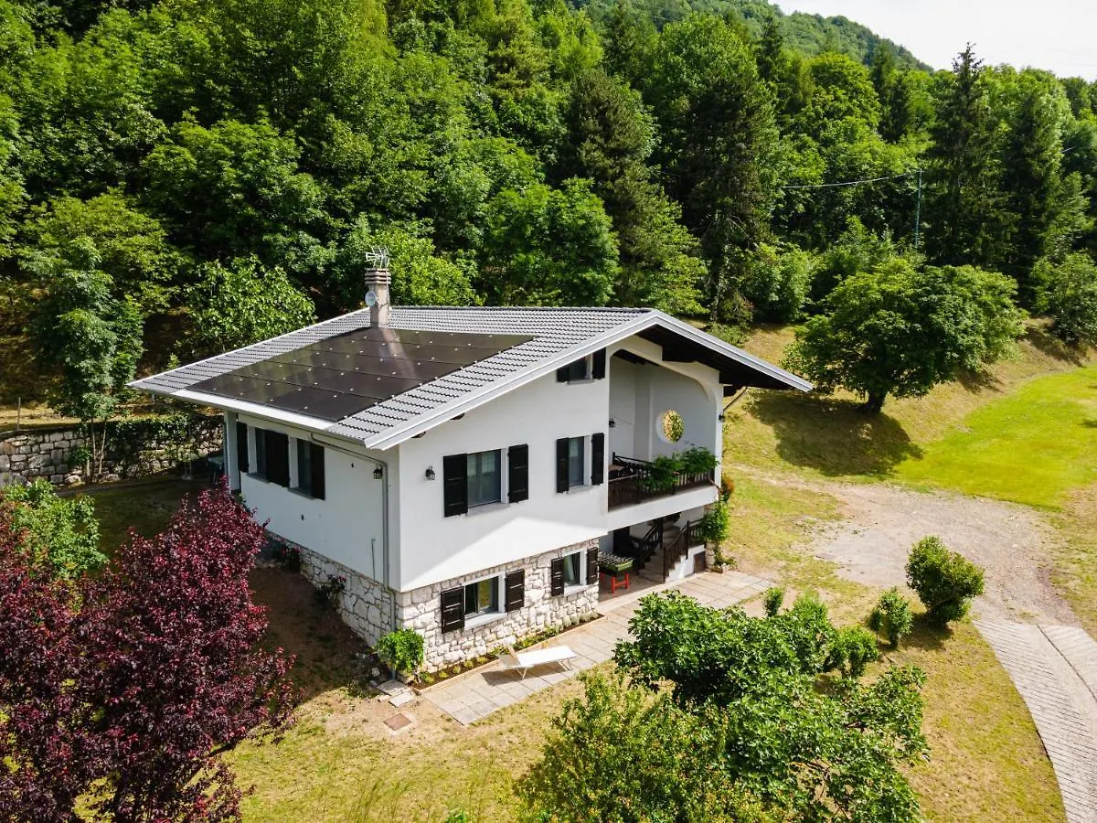 Villa tra montagna e laghi 14 posti Crone