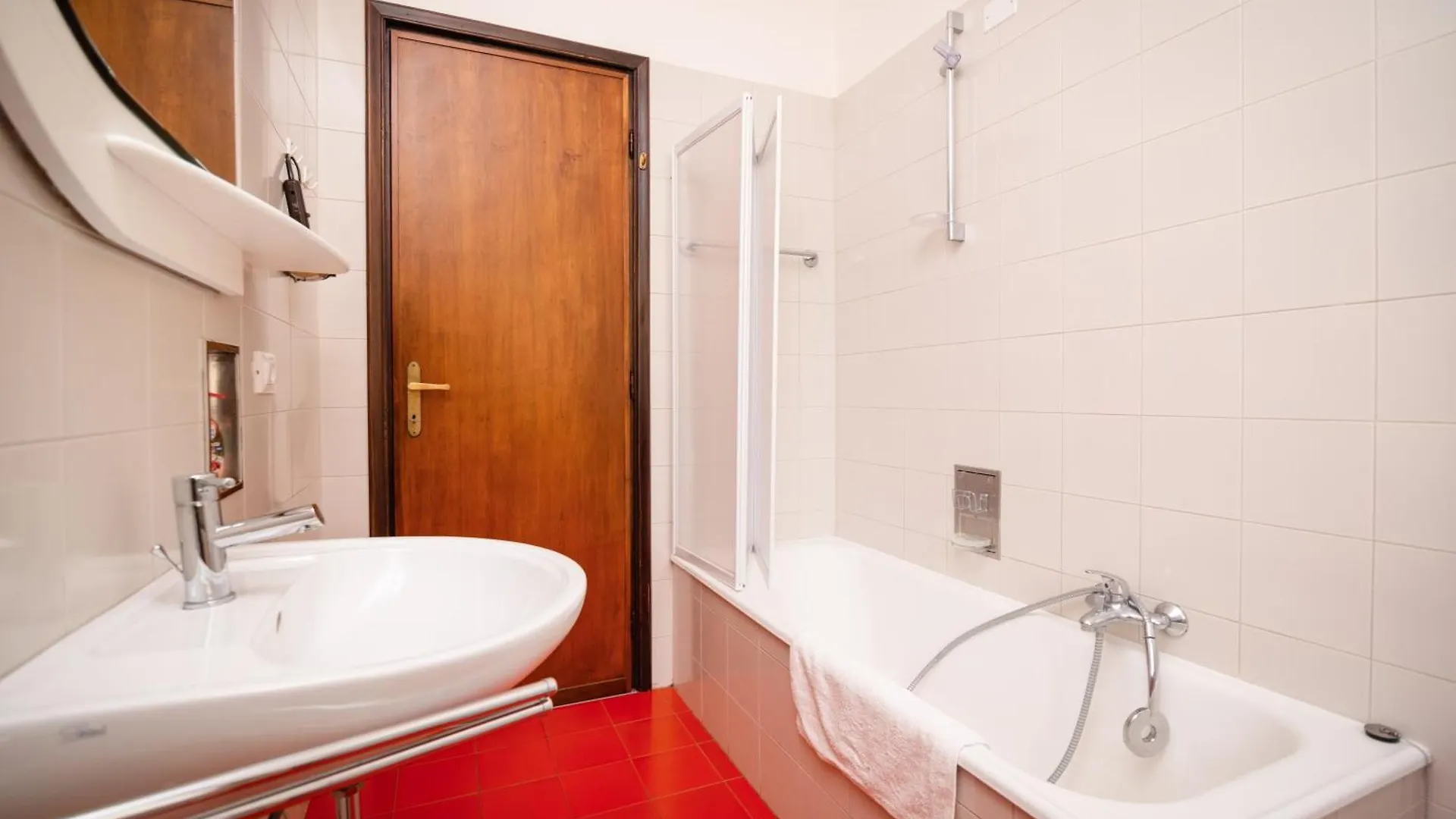 Casa vacanze Villa tra montagna e laghi 14 posti Crone Italia