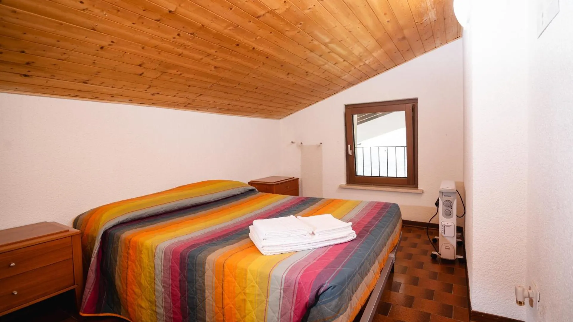 Villa tra montagna e laghi 14 posti Crone 0*,  Italia